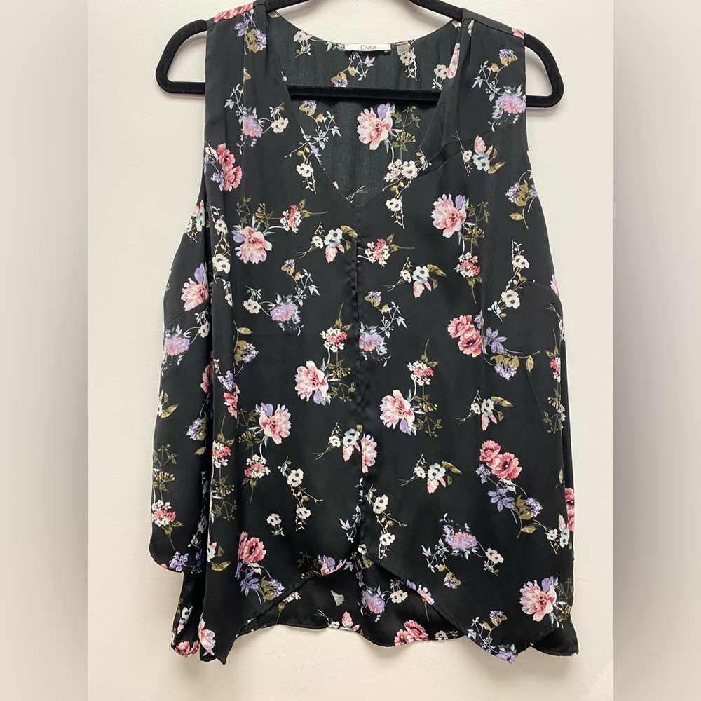 4 for $25 🌸 Dex Floral Flutter Sleeve Blouse 🌸 - 2X